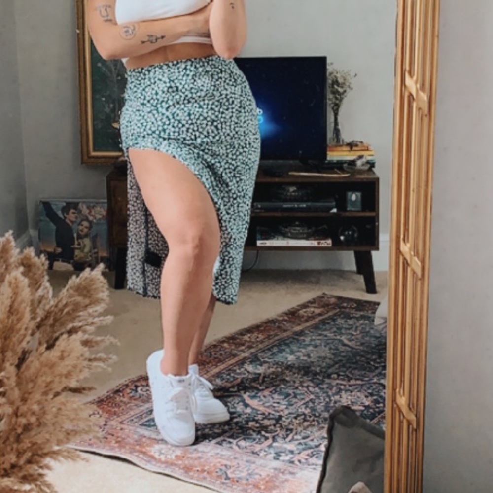 H&M DIVIDED women’s green floral skirt